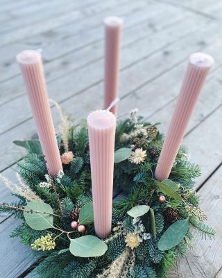 Už za týden si zapálíme první svíčku. 🕯️ #wreath #winterwreath #venec #adventnivenec